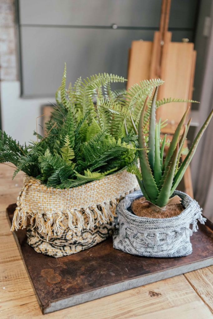 DIY Baskets with Tjhoko Paint